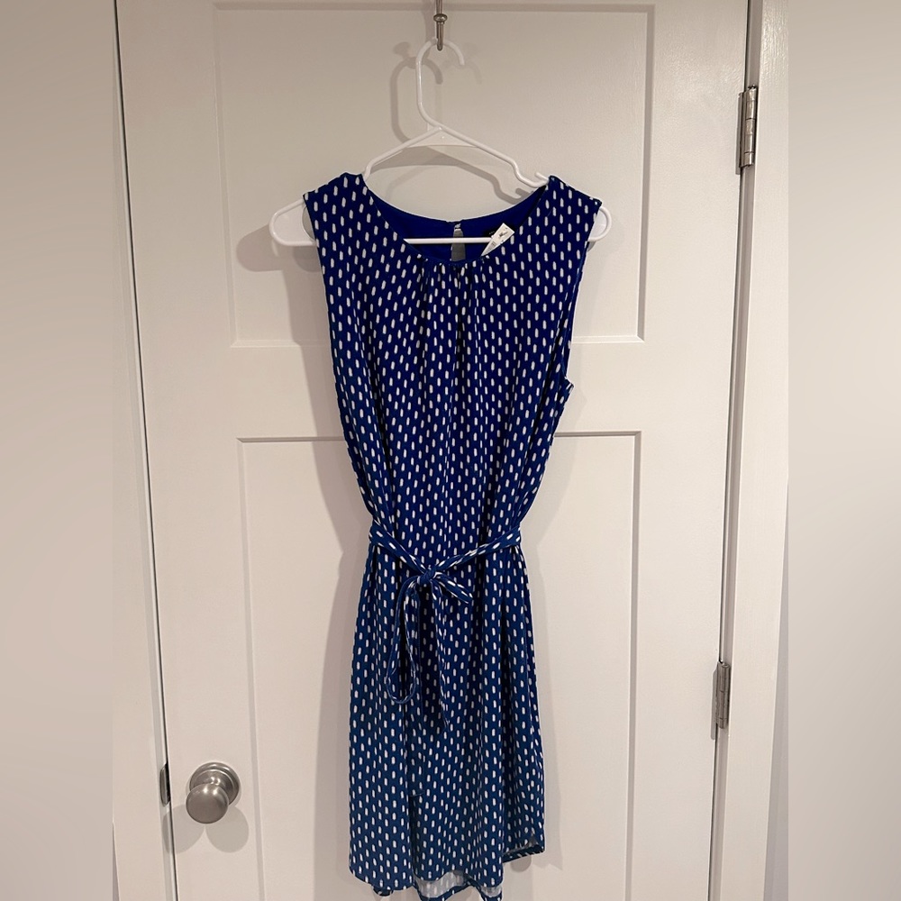 Anne Taylor mid length blue and white dress with belt
